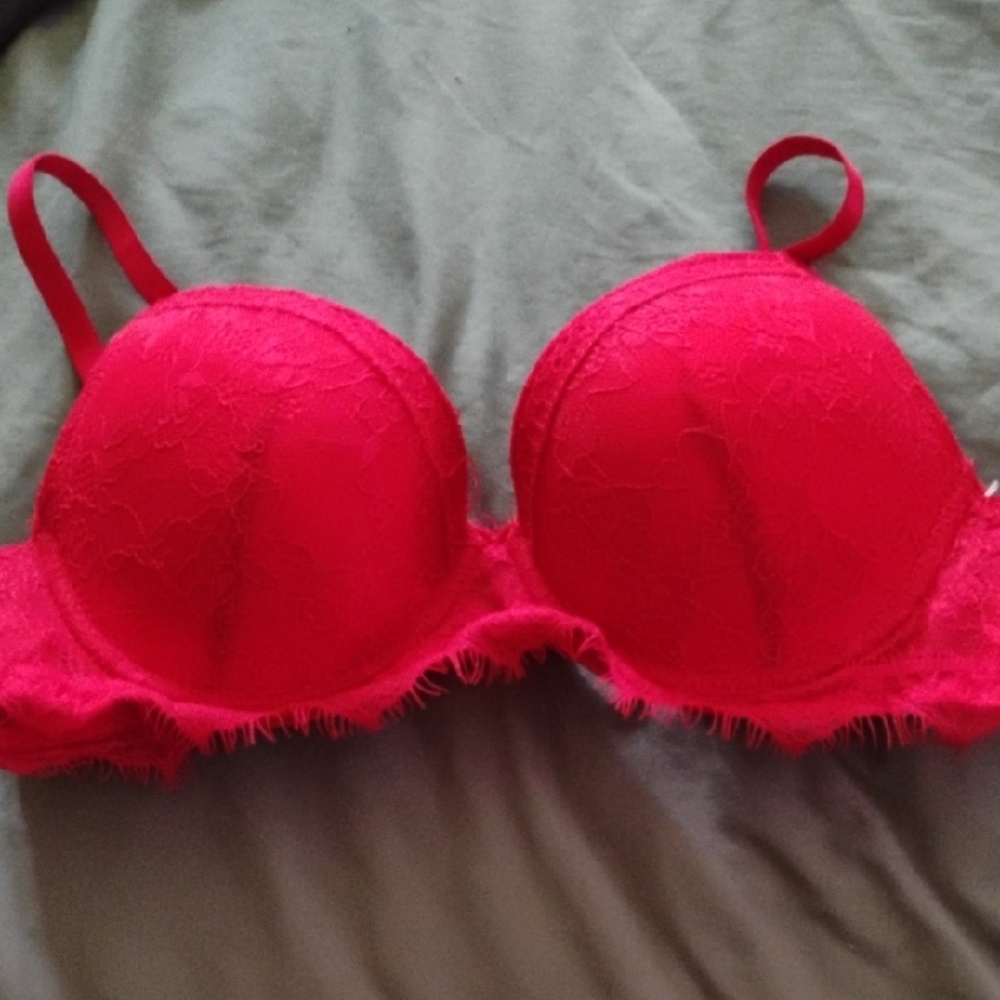 Red Lace Underwire Bra with Molded Cups